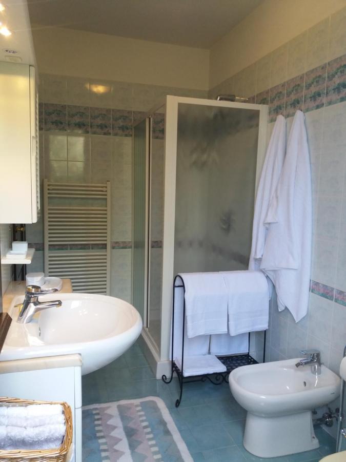 Casa Intignano - Camera Con Bagno E Portico Vista Lago Тремеццо Экстерьер фото